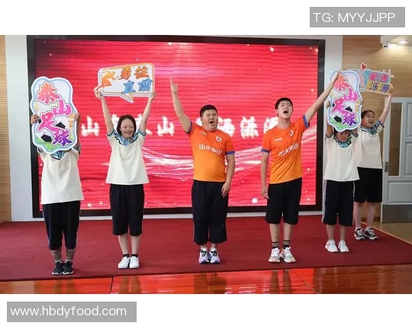 足球明星关爱儿童捐赠衣物传递温暖与希望